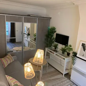  Appartement Moderne Au Coeur De Batignolles