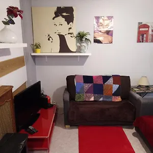  Appartement Guesthouse Familial Pour 2,3,4 Personnes De 44M2- Accessible Handic -Rez De Chaussee-Vues Sur Rue Et Patio Prive - Sejour, Chambre Separee-Cuisine,Salle De Bain,Lit Double Et Canape-Lit 2Pers-Entree De La Rue Berzelius-5 Minutes Du Metro Brochant-Lig